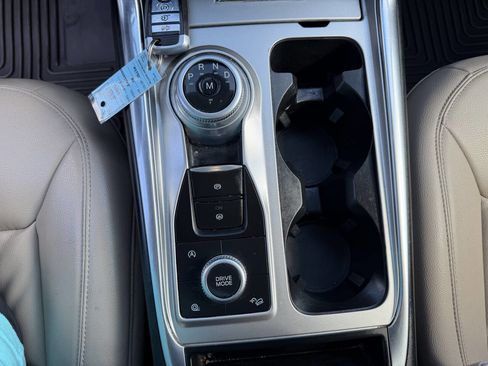 Used 2020 Ford Explorer XLT w/ Equipment Group 202A image 5