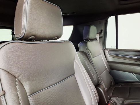Used 2023 GMC Yukon XL Denali image 13