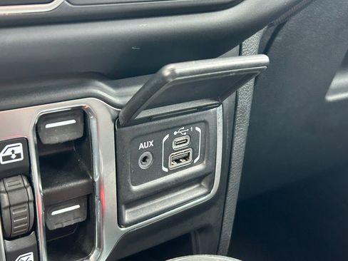 Used 2023 Jeep Wrangler Unlimited w/ Sun & Screen Package image 35