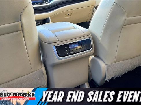 Used 2017 Toyota Highlander XLE image 31