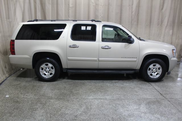 Used 2007 Chevrolet Suburban LT w/ LT Preferred Equipment Group AWD/4WD image 3