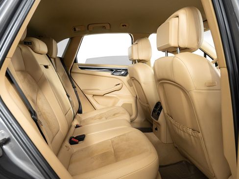 Used 2016 Porsche Macan S image 23