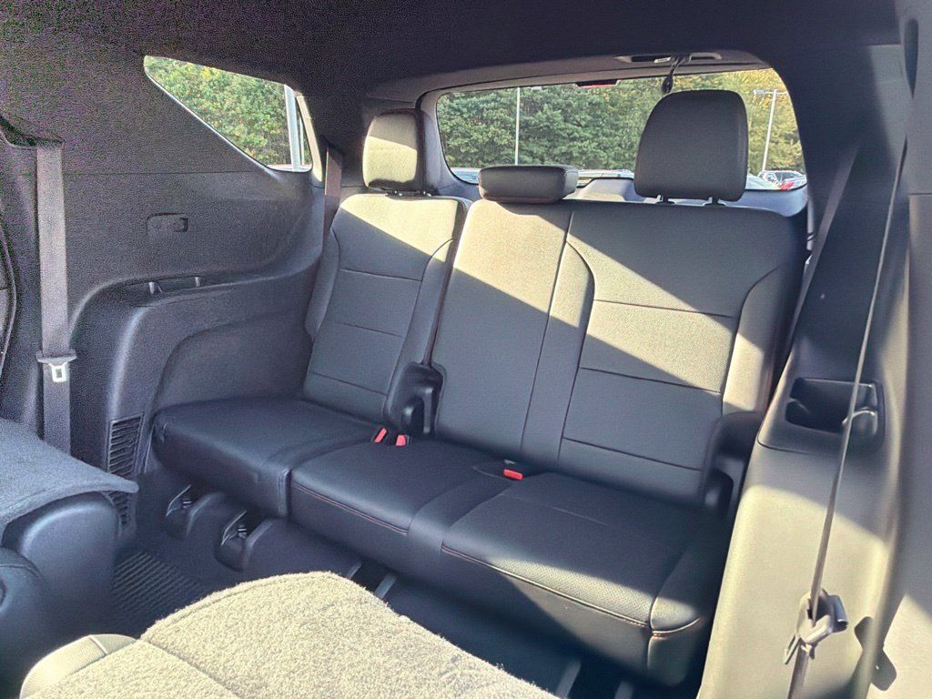 Used 2024 Chevrolet Traverse RS w/ LPO, Floor Liner Package AWD/4WD image 32