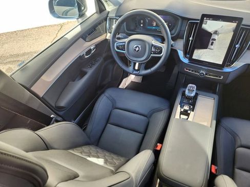 New 2025 Volvo XC90 B6 Plus w/ Protection Package Premier image 10