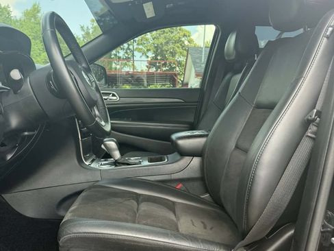 Used 2019 Jeep Grand Cherokee Altitude RWD image 12