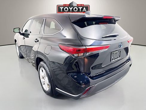 Certified 2023 Toyota Highlander LE image 5