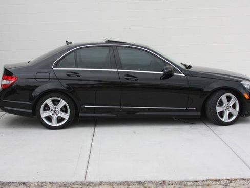 Used 2011 Mercedes-Benz C 300 4MATIC Sedan image 6