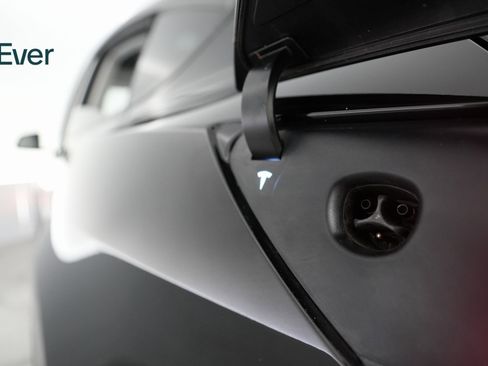 Used 2022 Tesla Model Y Performance image 24