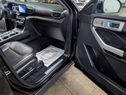 Used 2023 Ford Explorer Limited w/ Equipment Group 301A image 4