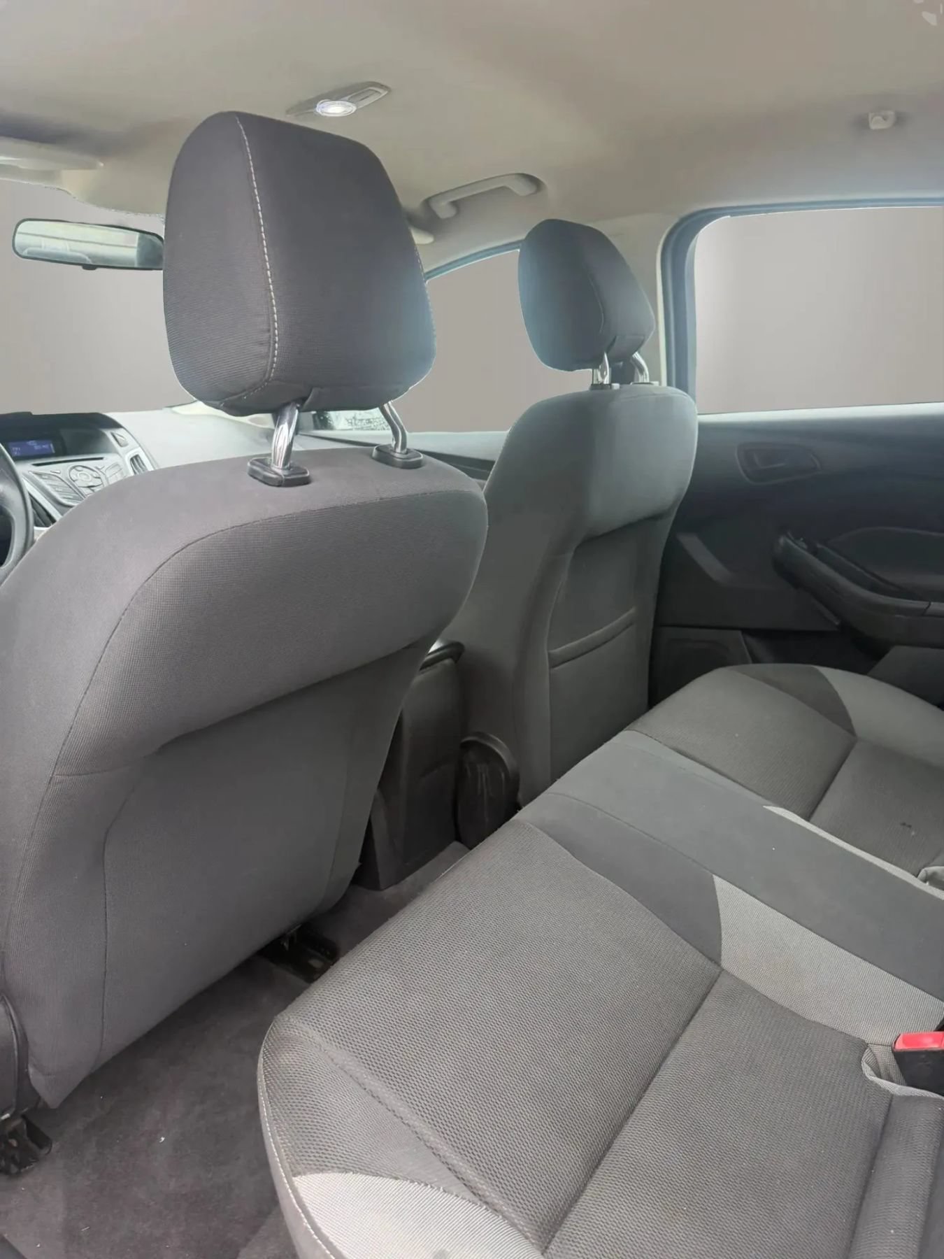 Used 2012 Ford Focus SE w/ SE Winter Pkg FWD image 17