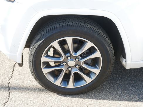 Used 2018 Jeep Grand Cherokee Overland image 15