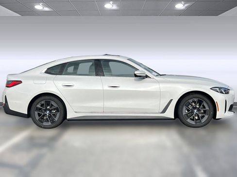Used 2025 BMW i4 eDrive40 w/ Premium Package RWD image 7