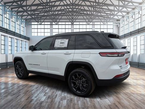New 2025 Jeep Grand Cherokee Limited image 6