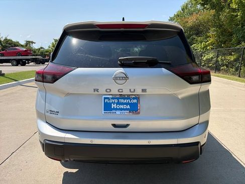 Used 2024 Nissan Rogue S FWD image 4