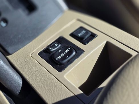 Used 2011 Toyota RAV4 4WD image 42