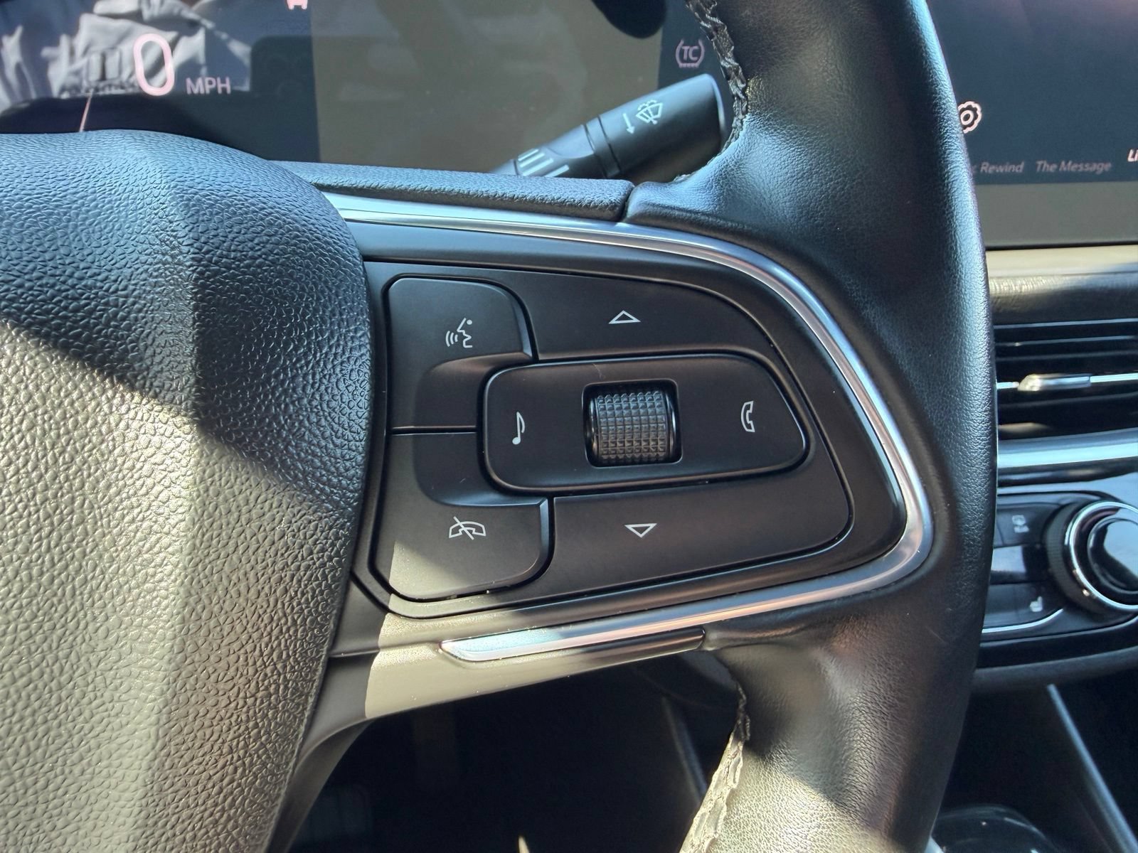 Used 2024 Buick Envista Sport Touring w/ Convenience I Package FWD image 15