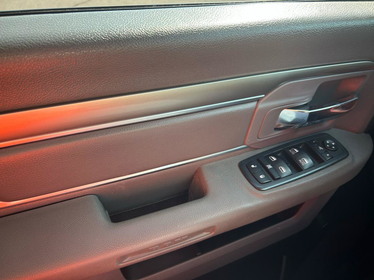 Used 2019 RAM 1500 Classic SLT w/ Black Appearance Group AWD/4WD image 26