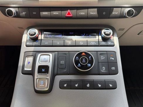 Used 2024 Hyundai Palisade Limited AWD/4WD image 42