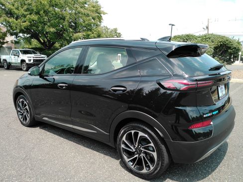 Used 2023 Chevrolet Bolt EUV Premier w/ Sun & Sound Package FWD image 5