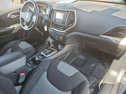 Used 2018 Jeep Cherokee Latitude w/ Altitude Package AWD/4WD image 27