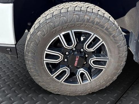 Used 2021 GMC Sierra 2500 AT4 w/ AT4 Premium Plus Package AWD/4WD image 10