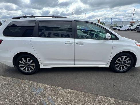 Used 2020 Toyota Sienna Limited Premium AWD/4WD image 4