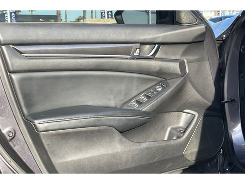Used 2018 Honda Accord Sport image 10