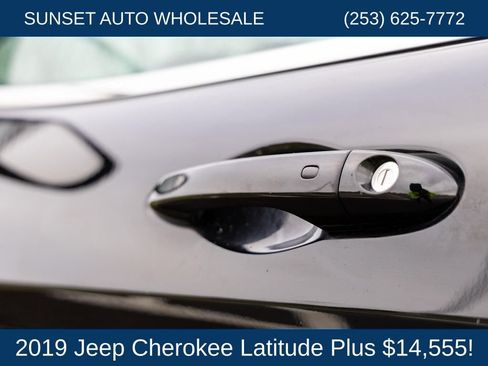 Used 2019 Jeep Cherokee Latitude Plus AWD/4WD image 36