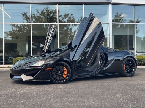Used 2019 McLaren 570S Spider image 2