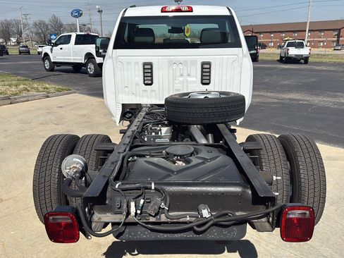 Used 2024 Chevrolet Silverado 3500 W/T image 9