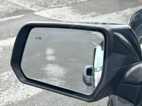 Used 2021 Chevrolet Traverse LT FWD image 19