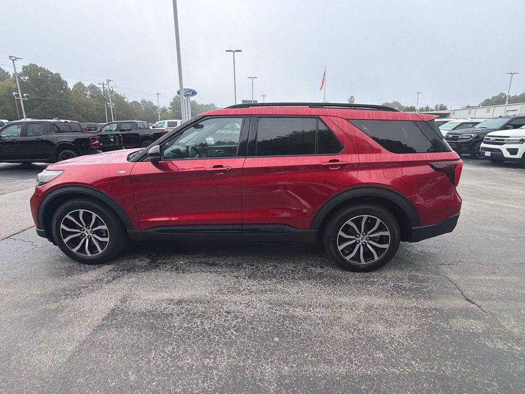 Used 2026 Ford Explorer ST-Line w/ Premium Package RWD image 6