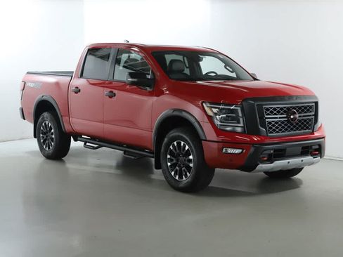 Used 2023 Nissan Titan PRO-4X w/ Pro-4x Convenience Package AWD/4WD image 9