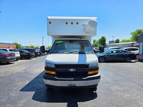 Used 2020 Chevrolet Express 3500 w/ Driver Convenience Package RWD image 28