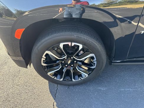 Used 2024 Chevrolet Tahoe High Country image 9