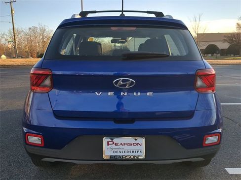 Used 2023 Hyundai Venue SEL image 5