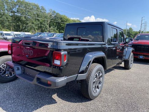 New 2026 Jeep Gladiator Sport AWD/4WD image 3