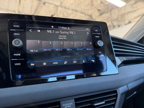 Used 2025 Volkswagen Jetta SE image 21