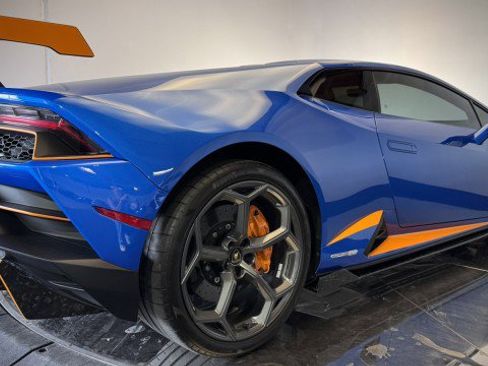 Used 2021 Lamborghini Huracan EVO image 17
