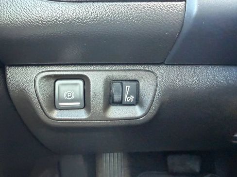 Used 2022 GMC Acadia SLE FWD image 17