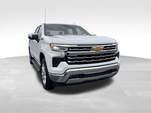Used 2022 Chevrolet Silverado 1500 LTZ w/ Z71 Off-Road Package AWD/4WD image 8