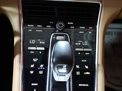 Used 2018 Porsche Panamera RWD image 25