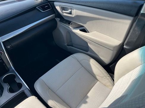 Used 2017 Toyota Camry SE image 15