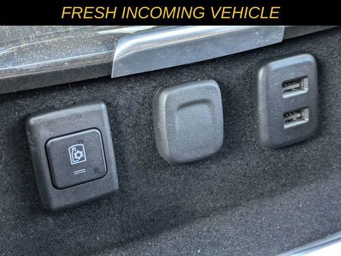 Used 2020 Cadillac Escalade Platinum RWD image 19