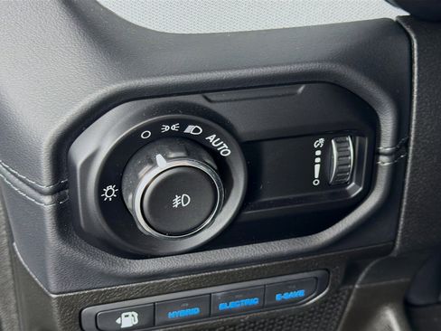 Used 2025 Jeep Wrangler Sahara w/ Safety Group image 11