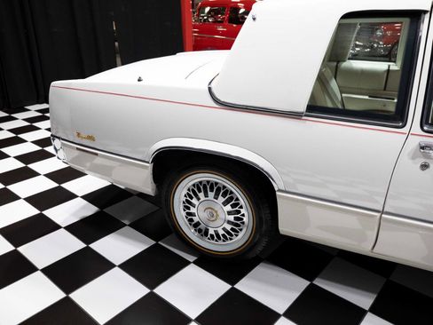 Used 1990 Cadillac De Ville Coupe image 17