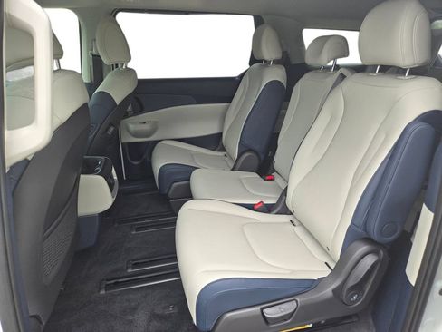 New 2026 Kia Carnival EX FWD image 19