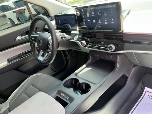 Certified 2025 Honda Prologue EX image 20