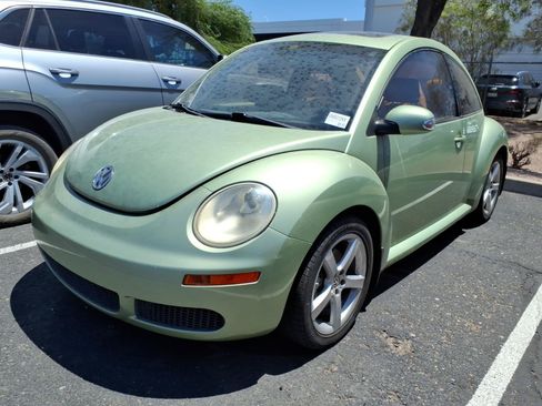 Used 2009 Volkswagen Beetle Coupe FWD image 1