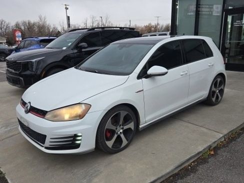 Used 2015 Volkswagen GTI SE image 2